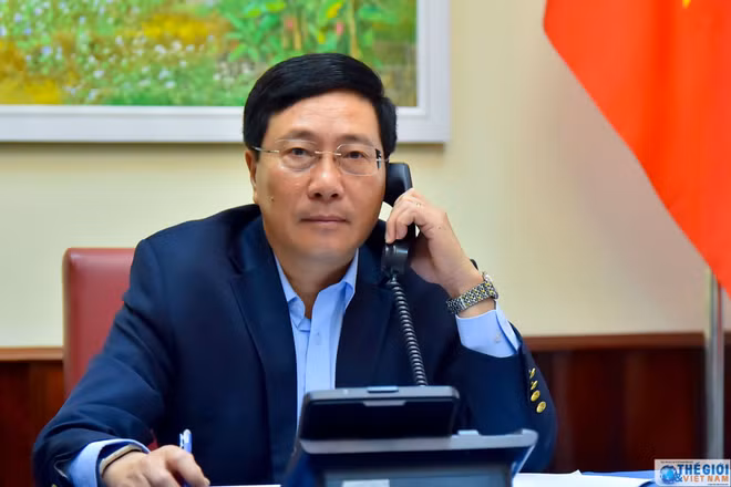 2020东盟轮值主席年：范平明与菲律宾外长洛钦举行电话会谈 ảnh 1
