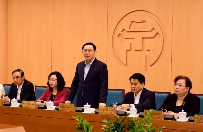 新冠肺炎疫情:河内市委将为白梅医院抗击新冠肺炎疫情工作提供最大限度的援助 ảnh 1 新冠肺炎疫情:河内市委将为白梅医院抗击新冠肺炎疫情工作提供最大限度的援助 ảnh 1