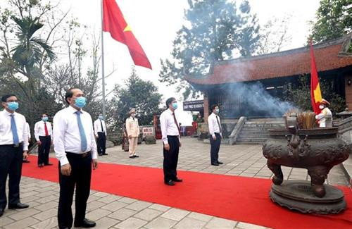 国祖雒龙君忌日祭拜仪式和国母瓯姬上香仪式在富寿省举行 ảnh 1 国祖雒龙君忌日祭拜仪式和国母瓯姬上香仪式在富寿省举行 ảnh 1