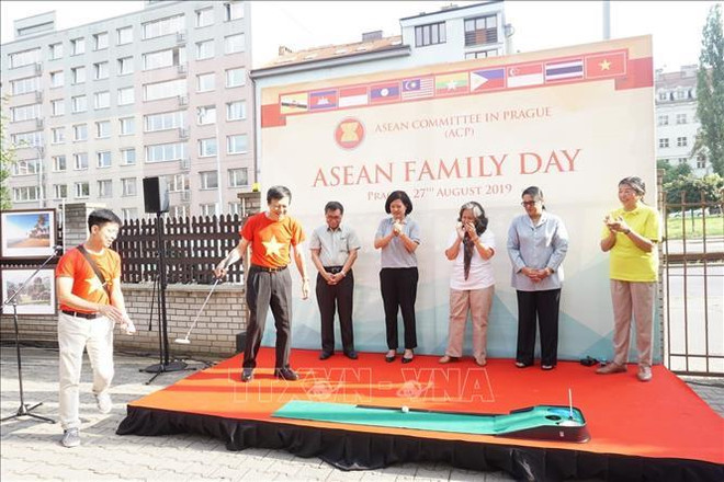 “2019年东盟家庭日”活动在捷克举行 ảnh 2 “2019年东盟家庭日”活动在捷克举行 ảnh 2