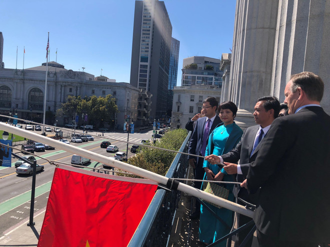 越南驻旧金山市总领事馆举行升旗仪式庆祝越南国庆74周年 ảnh 1