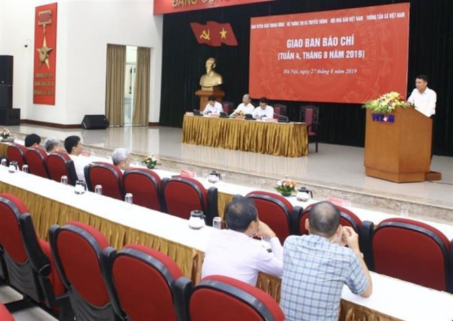 新闻媒体交班会议:新闻媒体在手中掌握着实现国家强大发展雄心的巨大力量 ảnh 2 新闻媒体交班会议:新闻媒体在手中掌握着实现国家强大发展雄心的巨大力量 ảnh 2