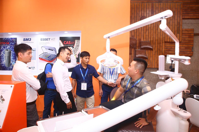 第12届国际口腔颌面外科学术会议和展览会在河内开幕 ảnh 2