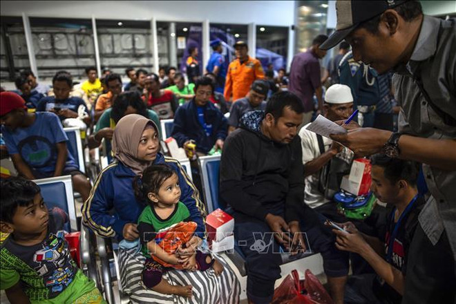 印尼东爪哇省一渡轮失火已致4人死亡30多人失踪 ảnh 2 印尼东爪哇省一渡轮失火已致4人死亡30多人失踪 ảnh 2