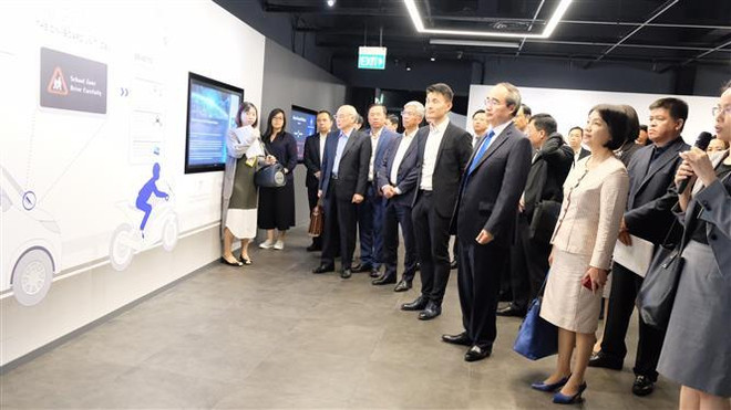 胡志明市市委书记阮善仁与新加坡若干部门领导会面交流 ảnh 1 胡志明市市委书记阮善仁与新加坡若干部门领导会面交流 ảnh 1