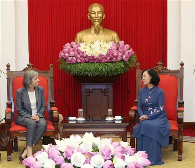 越共中央民运部部长张氏梅会见ILO政策事务副总干事 ảnh 2 越共中央民运部部长张氏梅会见ILO政策事务副总干事 ảnh 2