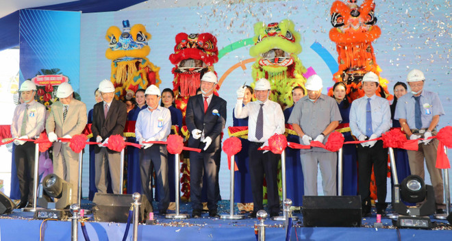 越南政府副总理张和平出席平定滕原太阳能发电厂竣工仪式 ảnh 1