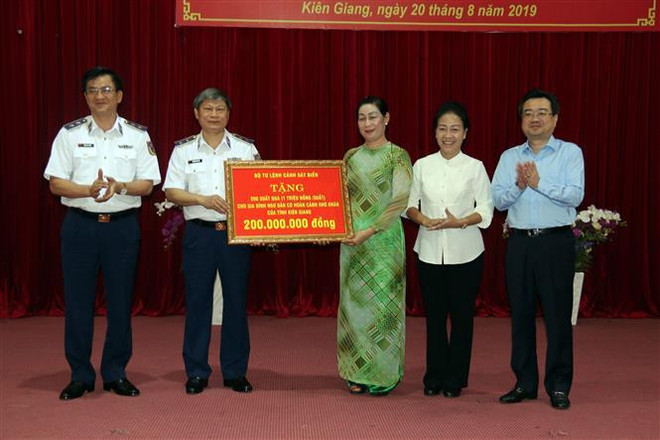 越南海警同坚江省渔民同行 ảnh 2 越南海警同坚江省渔民同行 ảnh 2