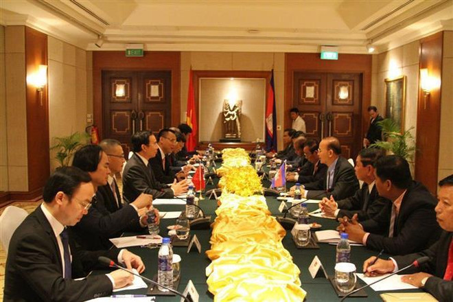 越共中央办公厅高级代表团对柬埔寨进行工作访问 ảnh 2 越共中央办公厅高级代表团对柬埔寨进行工作访问 ảnh 2