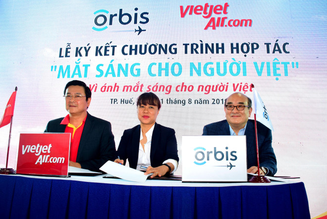 国际奥比斯眼科飞行医院免费为承天顺化省眼疾患者进行手术治疗 ảnh 2 国际奥比斯眼科飞行医院免费为承天顺化省眼疾患者进行手术治疗 ảnh 2