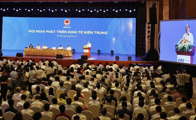 越南政府总理阮春福：使中部重点经济区成为发展动力 ảnh 1