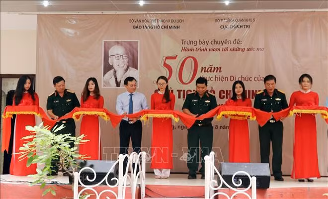 胡志明主席遗嘱落实50周年：越南全国各地纷纷举行纪念活动 ảnh 2