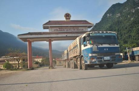 广平省査罗口岸进出口贸易额猛增 ảnh 2