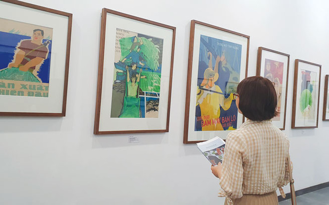 关于建国卫国事业的宣传画展在河内举行 ảnh 1