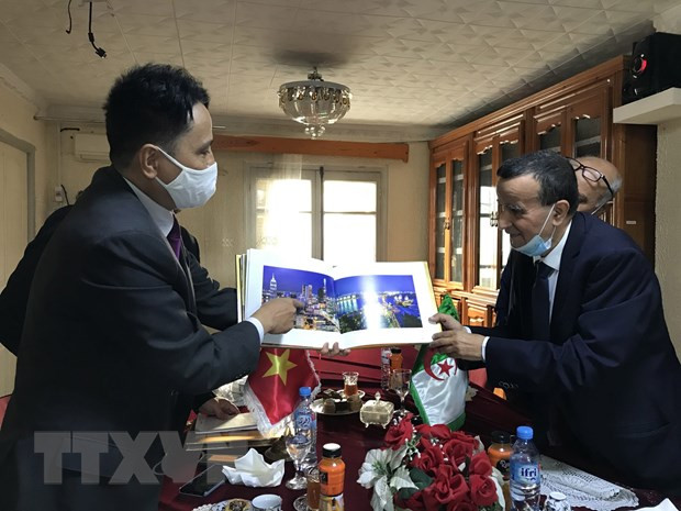 越南与阿尔及利亚促进经贸合作 ảnh 2 越南与阿尔及利亚促进经贸合作 ảnh 2