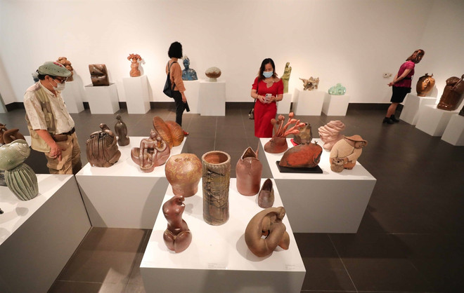 越南艺术陶瓷展开展数百件独特精美作品亮相 ảnh 1