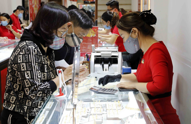 10月22日上午越南国内黄金价格在5800万越盾以上 ảnh 1