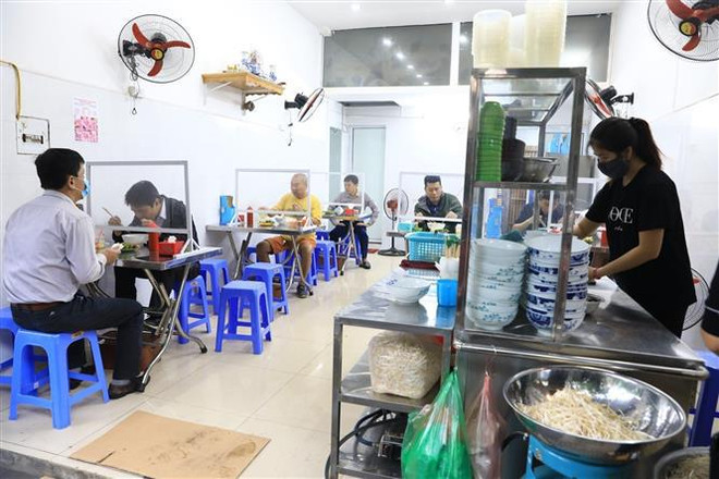 河内市:各家酒店、餐厅从10月14日起按照承载量50%限流开放 ảnh 2 河内市:各家酒店、餐厅从10月14日起按照承载量50%限流开放 ảnh 2