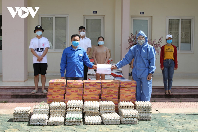 旅居老挝越南人在疫情之下相亲相爱 共渡难关 ảnh 1 旅居老挝越南人在疫情之下相亲相爱 共渡难关 ảnh 1