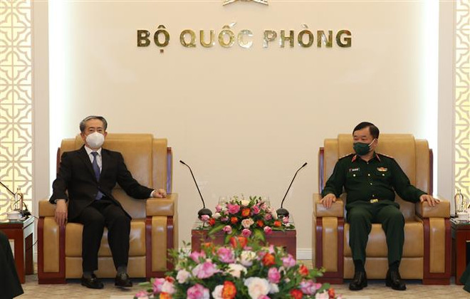 越南国防部副部长黄春战上将会见中国驻越南特命全权大使熊波 ảnh 1