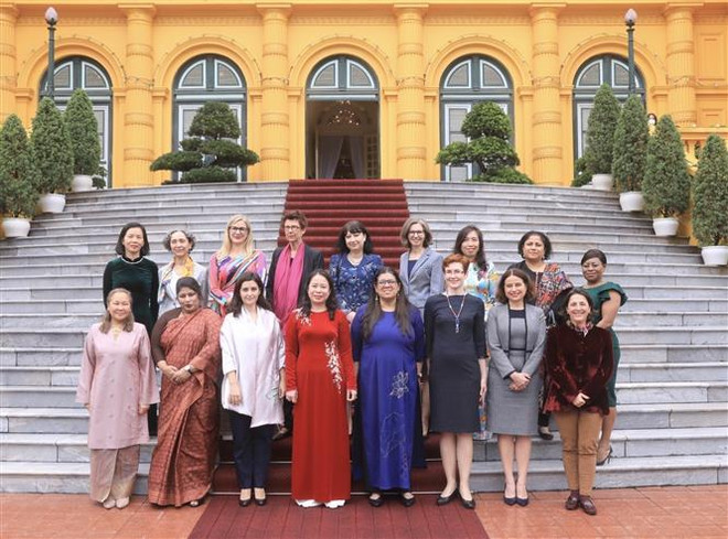 越南国家副主席会见各国驻越女大使和女代办 ảnh 2 越南国家副主席会见各国驻越女大使和女代办 ảnh 2