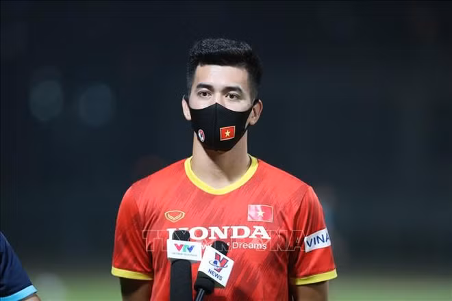 越南球员进灵赢得亚足联“未来之星”奖 ảnh 1