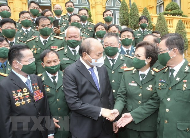 越南国家主席阮春福会见越南老兵商会优秀代表 ảnh 1 越南国家主席阮春福会见越南老兵商会优秀代表 ảnh 1