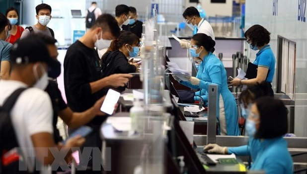 越南政府总理要求安全有序恢复客运活动 ảnh 1