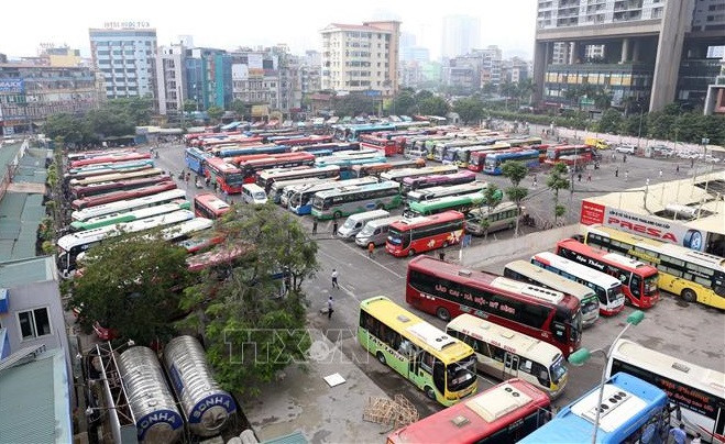 越南15个地方批准试行恢复营省际客运班车运营 ảnh 1