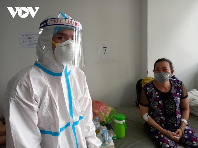 新冠肺炎康复患者自愿留院当志愿者 ảnh 1 新冠肺炎康复患者自愿留院当志愿者 ảnh 1