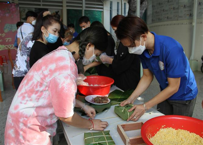 老挝学生喜过越南传统新年 ảnh 1 老挝学生喜过越南传统新年 ảnh 1