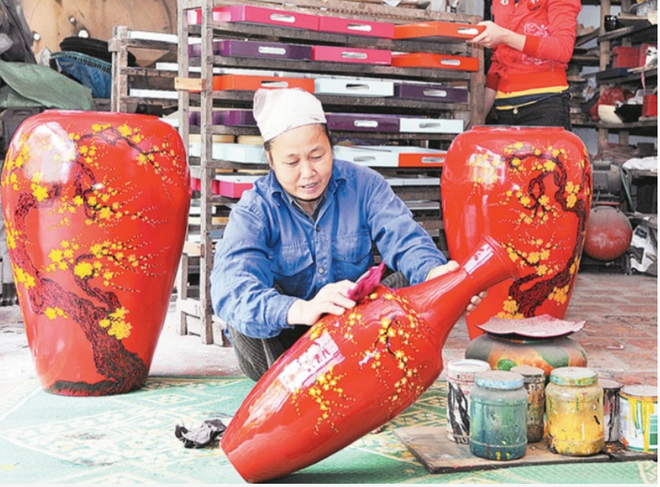 夏泰手工漆艺村面临青年人力资源缺乏难题 ảnh 1 夏泰手工漆艺村面临青年人力资源缺乏难题 ảnh 1