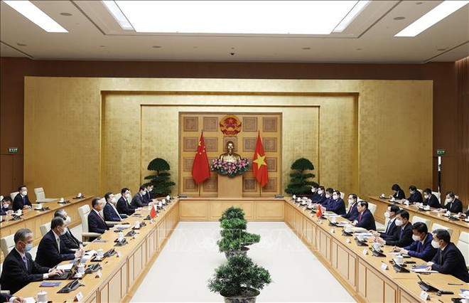 越南政府总理范明政会见中国国务委员、外交部长王毅 ảnh 2 越南政府总理范明政会见中国国务委员、外交部长王毅 ảnh 2