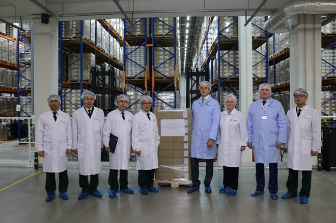 俄罗斯圣彼得堡市向越南国防部赠送一批新冠肺炎治疗药物 ảnh 1