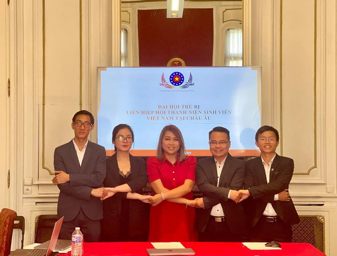 在欧洲越南大学生青年协会联合会正式成立 ảnh 2