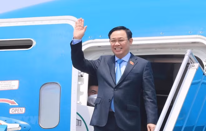 越南国会主席王廷惠圆满结束欧洲之行：议会外交和疫苗外交的深刻烙印 ảnh 1