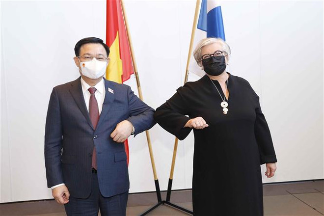 越南国会主席王廷惠与芬兰议会议长进行会谈 ảnh 1 越南国会主席王廷惠与芬兰议会议长进行会谈 ảnh 1