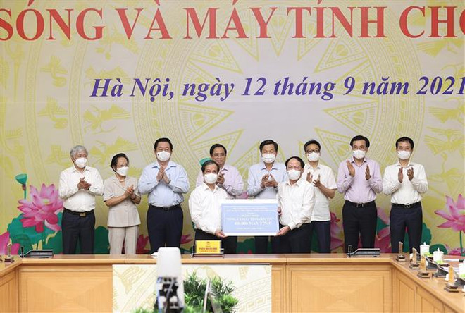 政府总理范明政启动“给你流量和电脑”项目 ảnh 2 政府总理范明政启动“给你流量和电脑”项目 ảnh 2