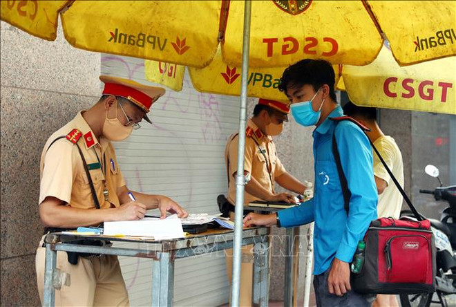 河内在67个疫情防控检查站安装二维码扫描器 ảnh 1 河内在67个疫情防控检查站安装二维码扫描器 ảnh 1