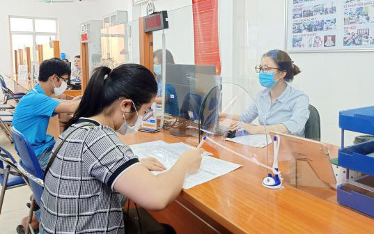 新冠肺炎疫情:胡志明市社会保险已向260万名劳动者提供援助 ảnh 1 新冠肺炎疫情:胡志明市社会保险已向260万名劳动者提供援助 ảnh 1
