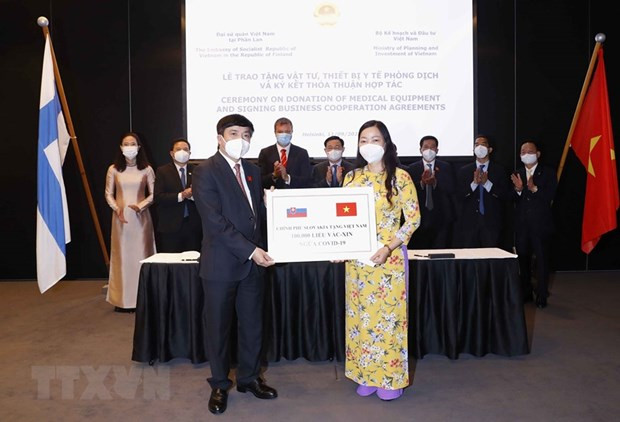 越南国会主席王廷惠出席防疫物资和医疗设备交接仪式和部分合作协议签字仪式 ảnh 1 越南国会主席王廷惠出席防疫物资和医疗设备交接仪式和部分合作协议签字仪式 ảnh 1