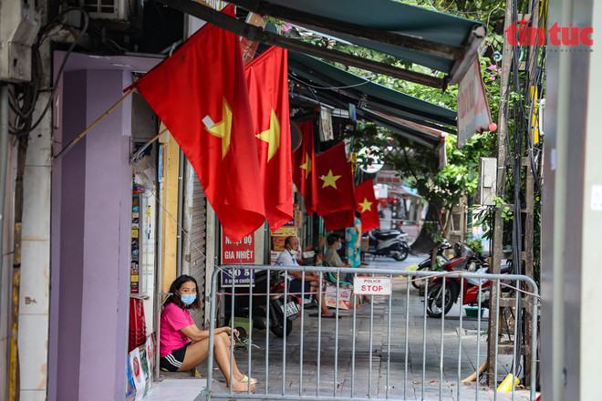 河内市市委常委：研究9月15日之后和9月21日之后放宽部分服务的限制 ảnh 1