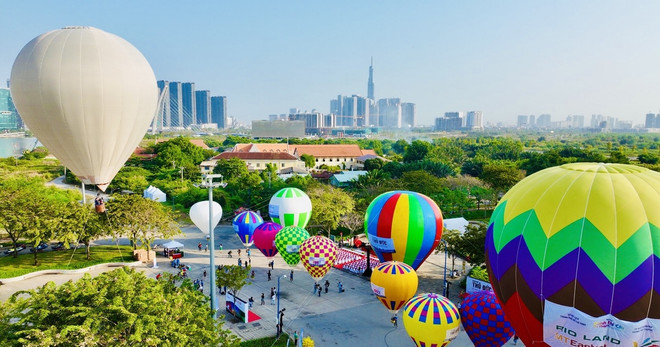 阮富仲总书记签发中央政治局关于胡志明市发展方向和任务的决议 ảnh 3 阮富仲总书记签发中央政治局关于胡志明市发展方向和任务的决议 ảnh 3