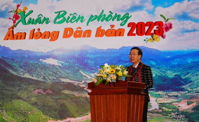 越共中央书记处常务书记武文赏在承天顺化省出席“边防之春温暖村民心”活动 ảnh 1