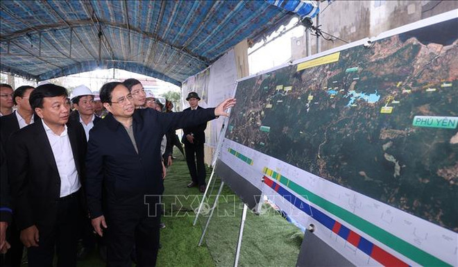 政府总理范明政:确保人人、家家户户都过上温暖、幸福和爱心春节 ảnh 3 政府总理范明政:确保人人、家家户户都过上温暖、幸福和爱心春节 ảnh 3