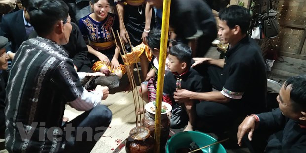 越南克木族充满文化特色的谷如节 ảnh 2 越南克木族充满文化特色的谷如节 ảnh 2