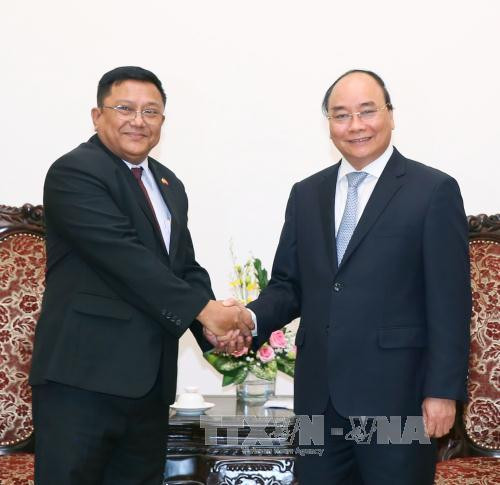 瑞典和缅甸驻越大使辞行拜会政府总理阮春福 ảnh 2 瑞典和缅甸驻越大使辞行拜会政府总理阮春福 ảnh 2