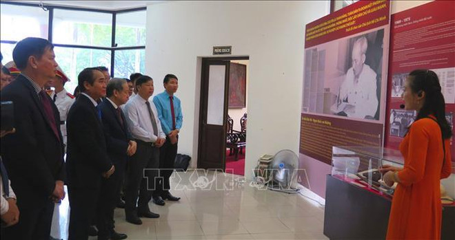 越南各地纷纷举行纪念胡志明主席遗嘱落实50周年的活动 ảnh 1