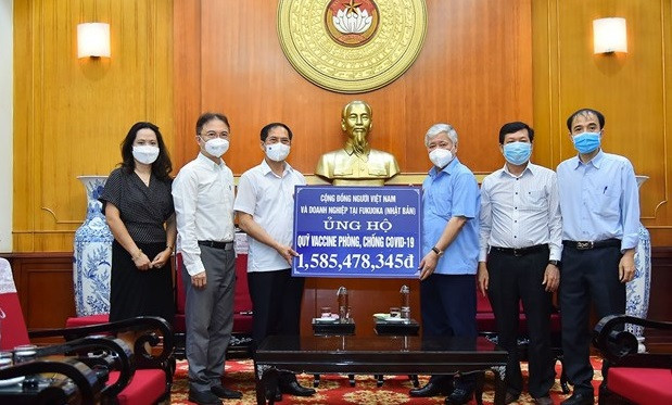 旅外越南人社群为国内抗疫工作援助的资金已达290亿越盾 ảnh 1