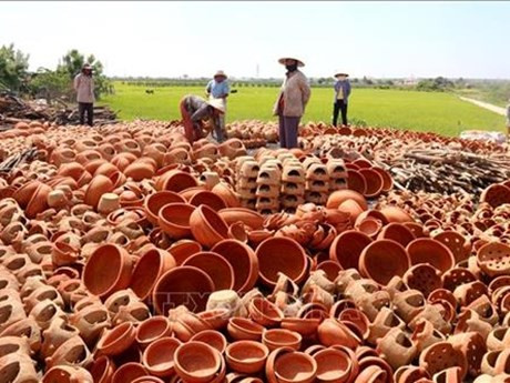 平顺省着力保护与发展占族陶瓷手工艺业 ảnh 2 平顺省着力保护与发展占族陶瓷手工艺业 ảnh 2